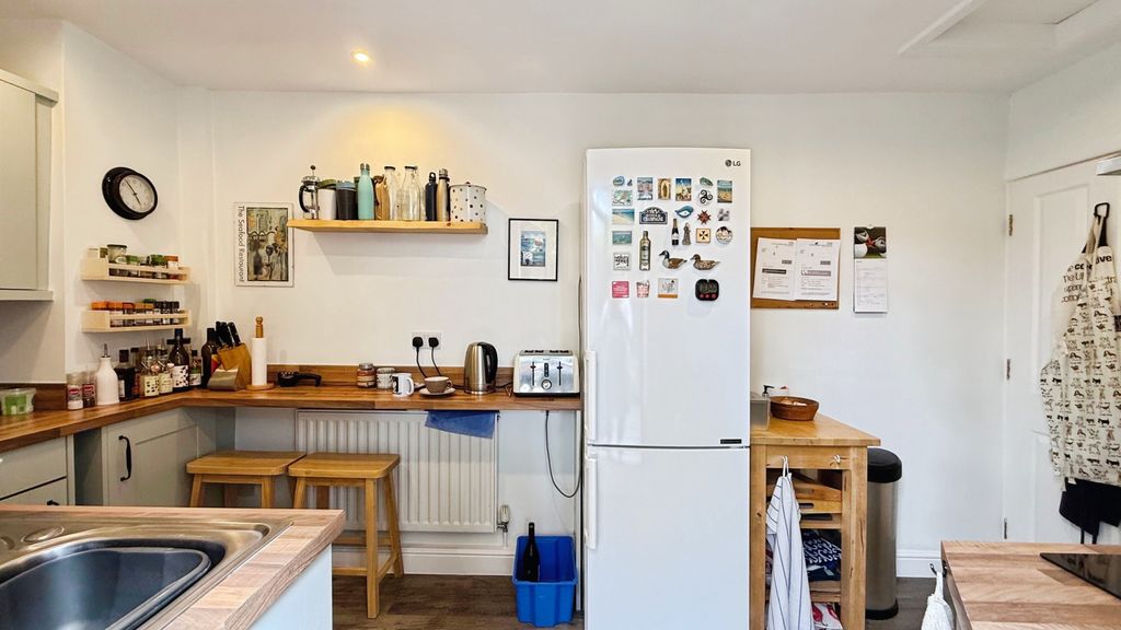 Property photo 3 of 15 Kitchen