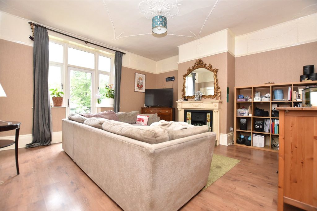 Property photo 2 of 22 Picture No. 12