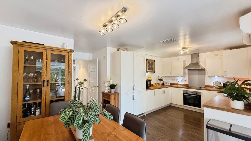 Property photo 3 of 16 Kitchen/Dining Room