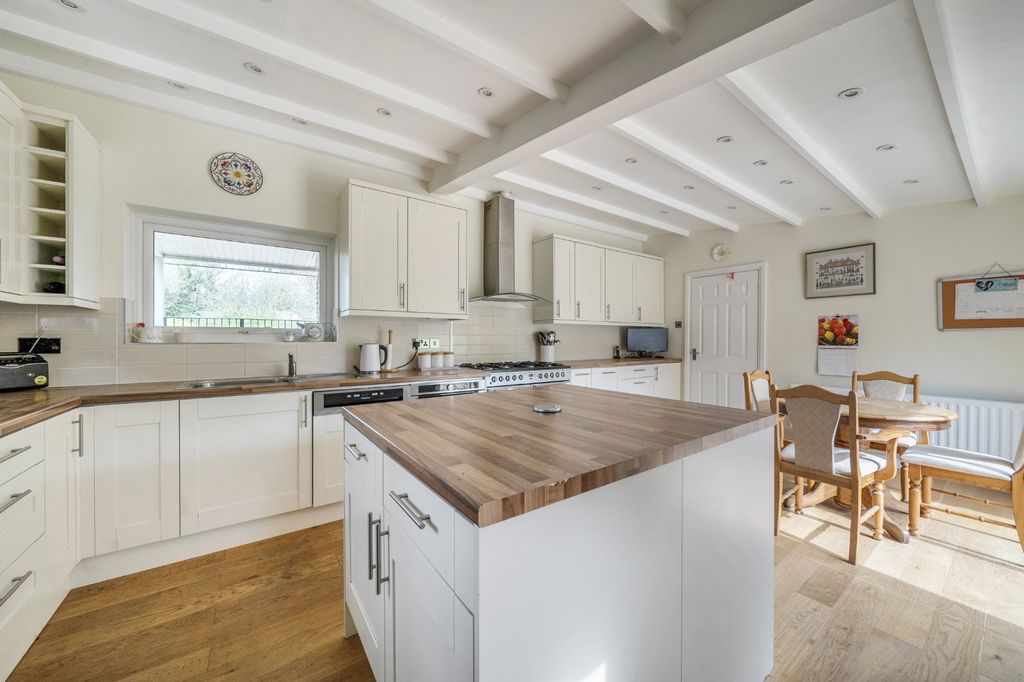 Property photo 2 of 21 Picture No. 16