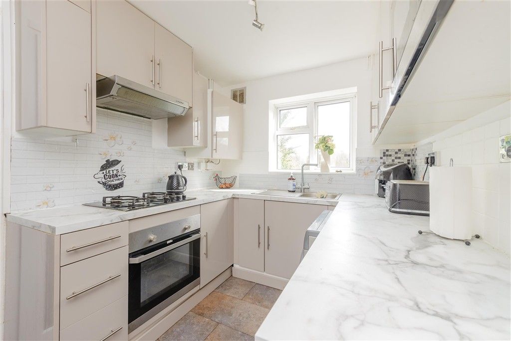 Property photo 3 of 9 Kitchen