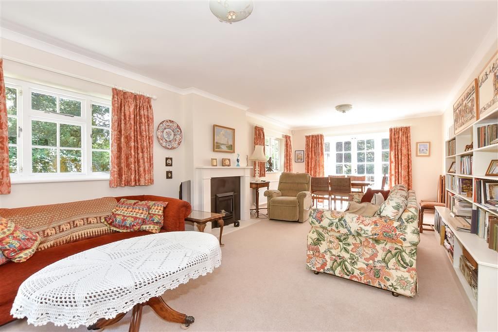 Property photo 1 of 12 Lounge