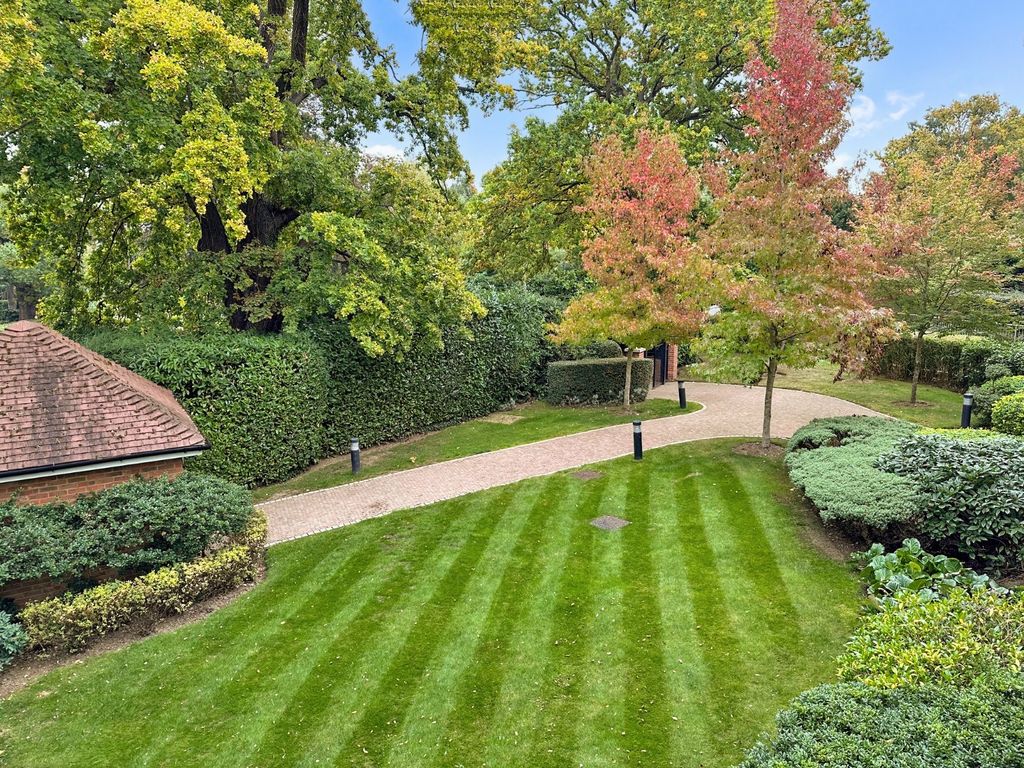 Property photo 2 of 16 Gardens