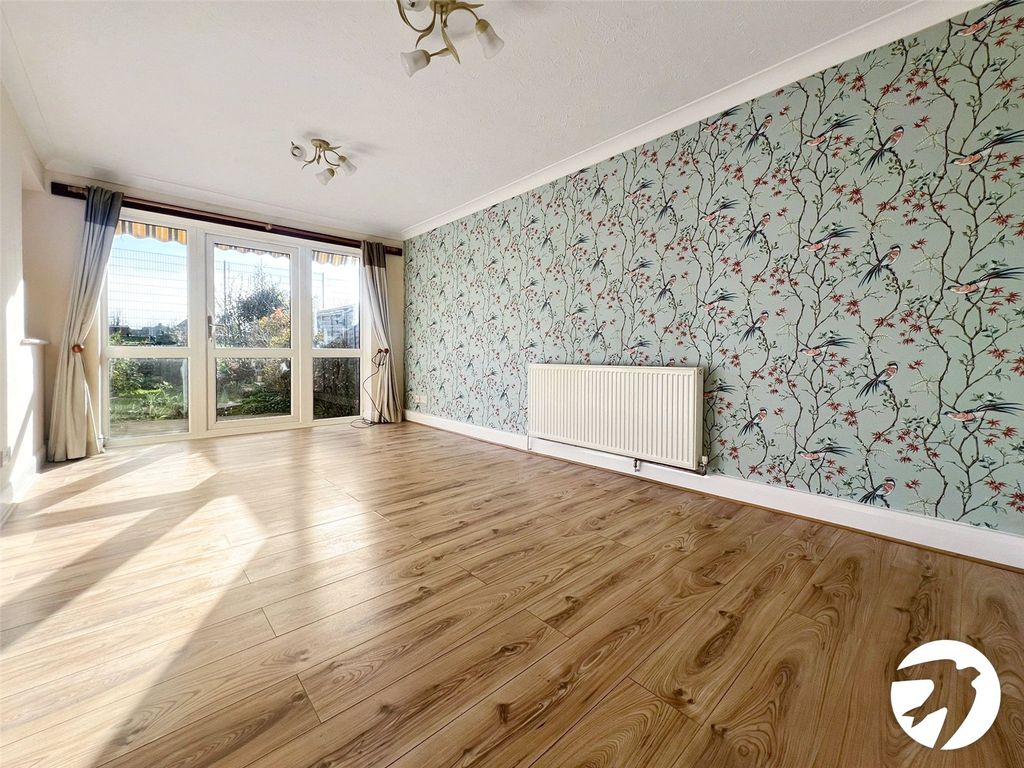 Property photo 2 of 9 Lounge