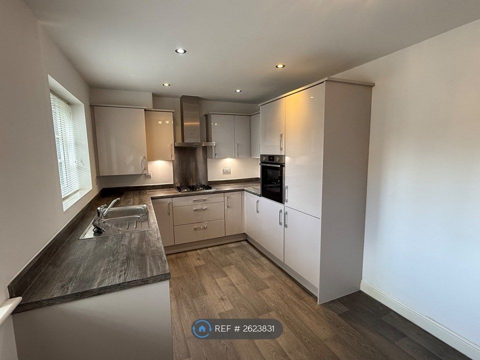 Property photo 2 of 14 Kitchen