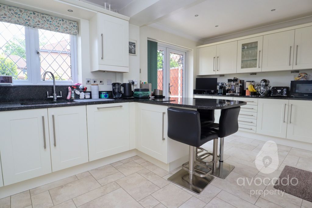 Property photo 2 of 11 5185696