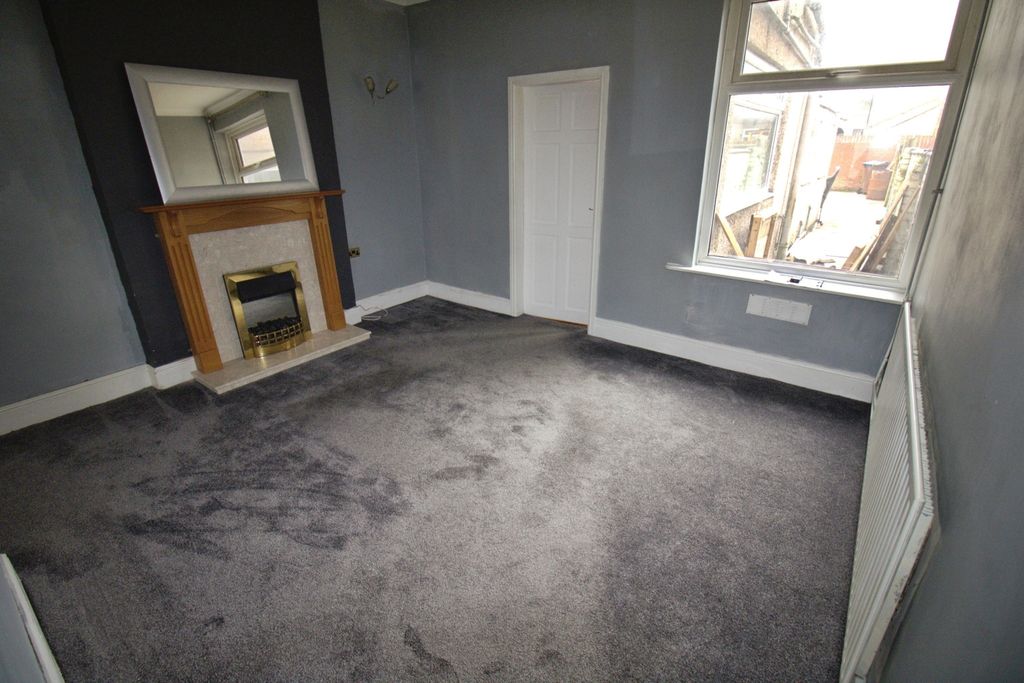 Property photo 3 of 16 Reception 2