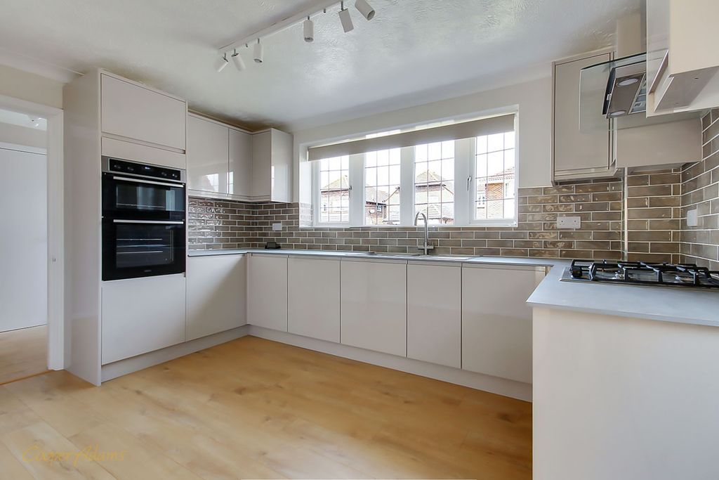 Property photo 3 of 14 Kitchen