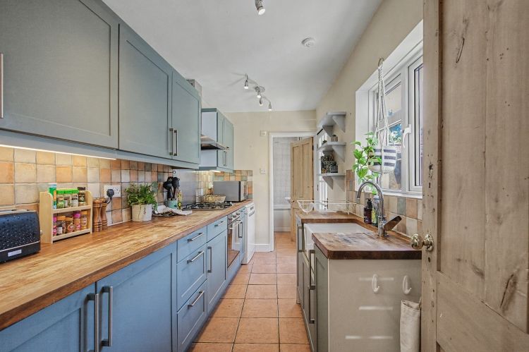 Property photo 2 of 9 Kitchen