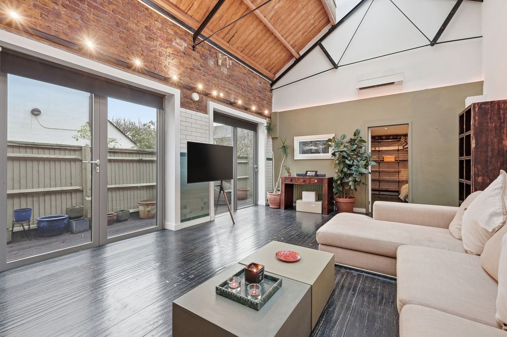 Property photo 3 of 12