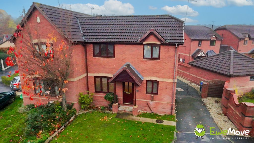 Property photo 1 of 11 Charnock Front