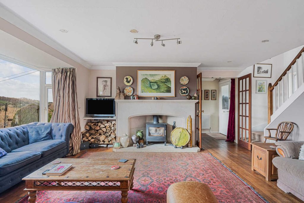 Property photo 2 of 31