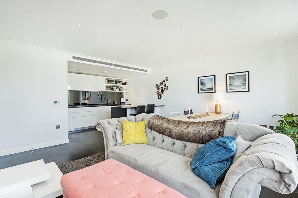 Property photo 2 of 22 18352_Kfh3_Lo