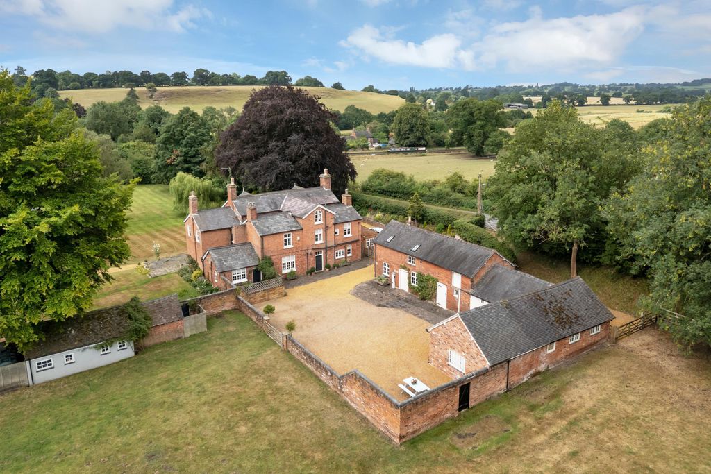 Property photo 2 of 34 Sandon House