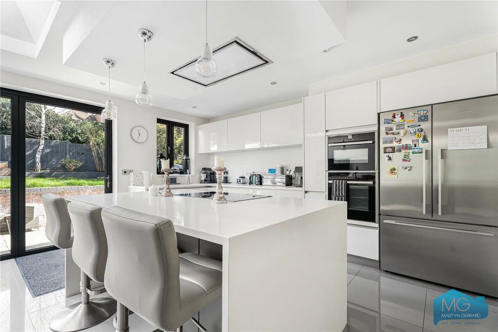 Property photo 3 of 21 Picture No. 12