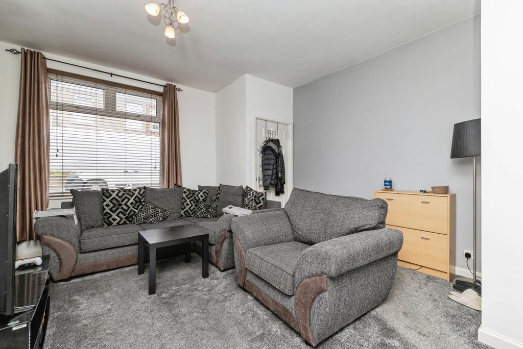 Property photo 3 of 17 Pbox-Img.Jpg