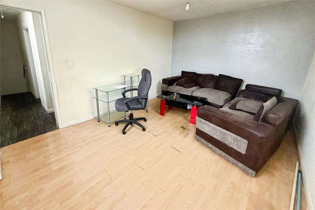 Property photo 3 of 7 Picture No. 04