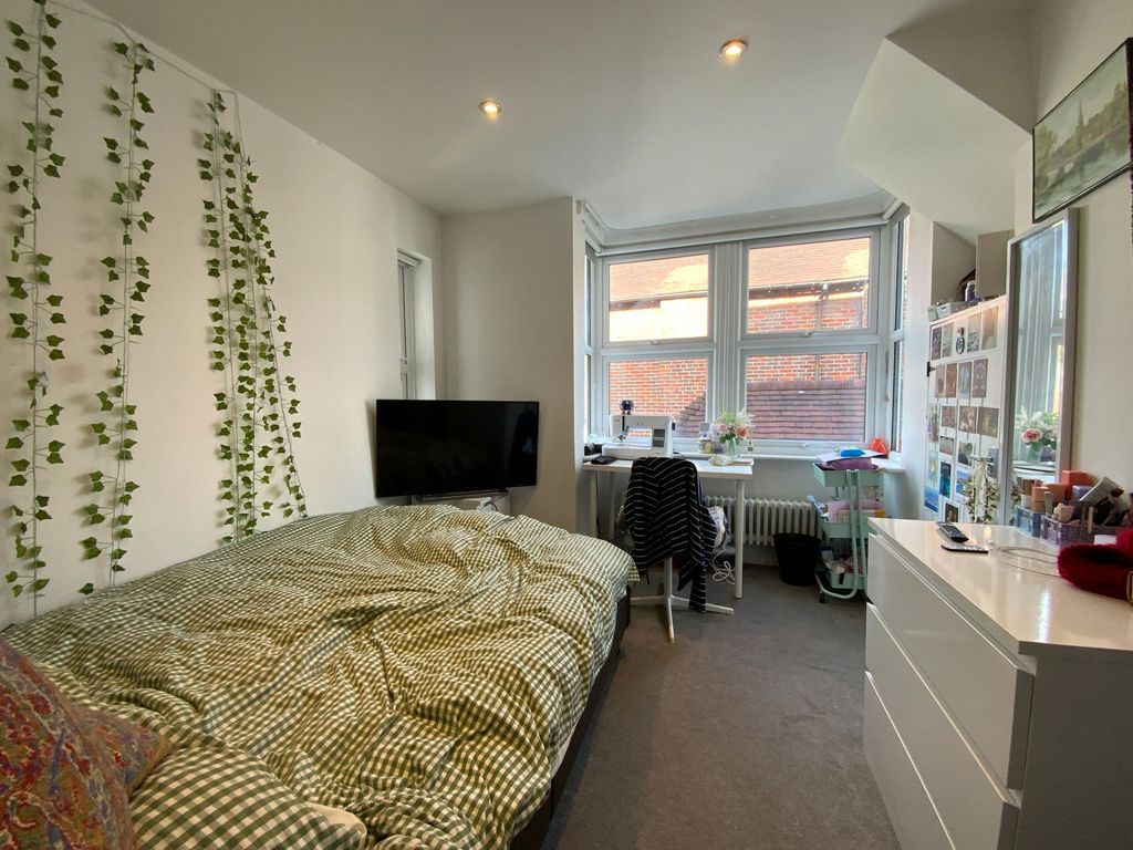 Property photo 1 of 6 Bedroom 3