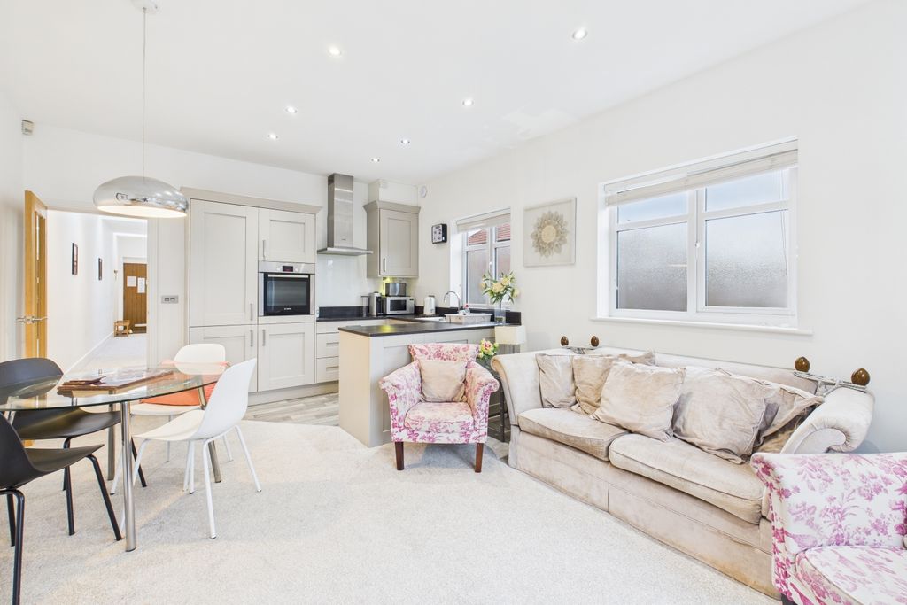 Property photo 2 of 11 Cam03162G0-Pr0399-Still004