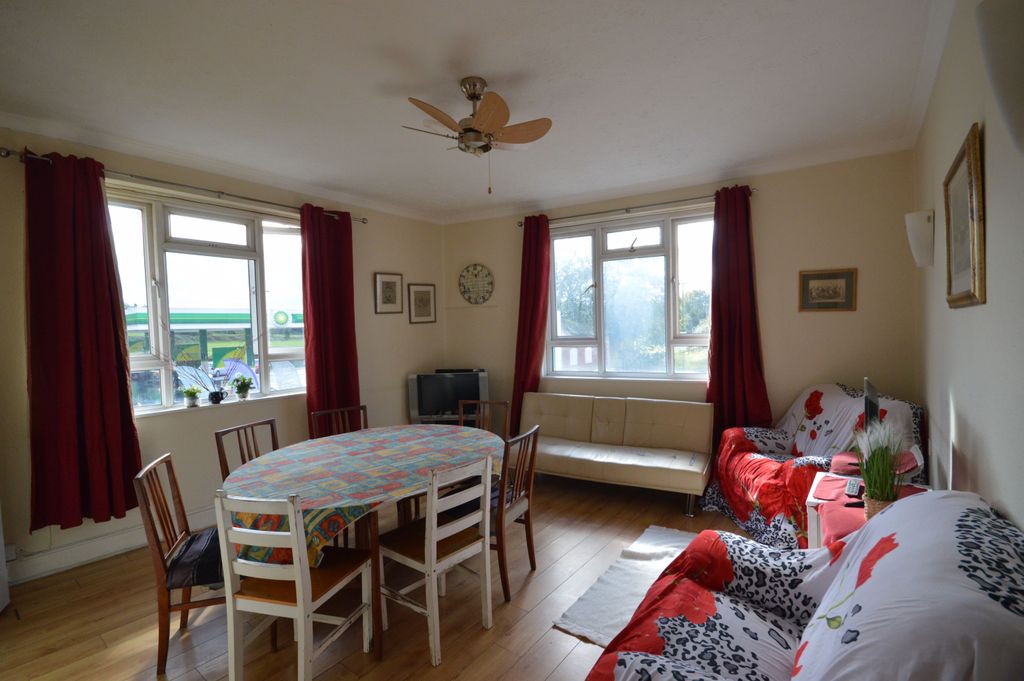 Property photo 2 of 11 Photo 12