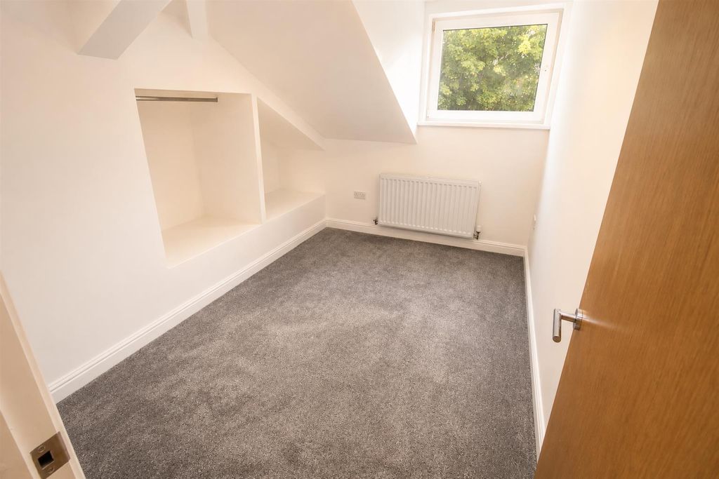 Property photo 3 of 14 8Fc83505-d34B-42B2-87E4-83A4214Fa1F9.Png