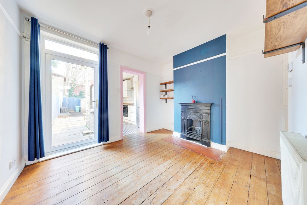 Property photo 2 of 11