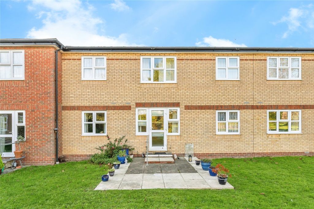 Property photo 2 of 16 Picture No. 12