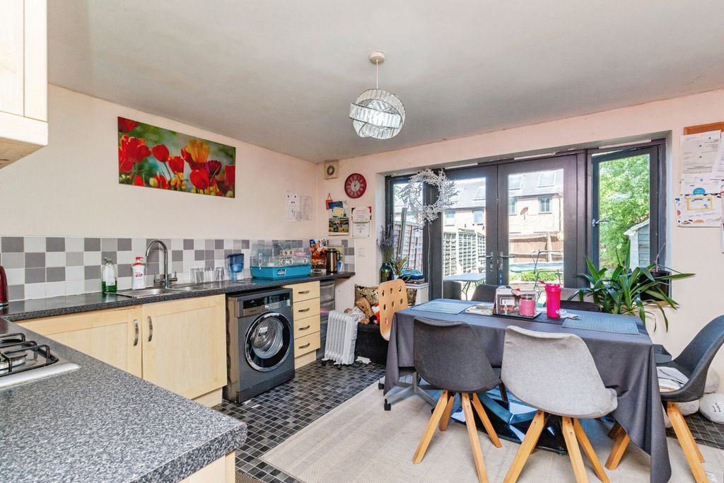 Property photo 3 of 16 Pbox-Img.Jpg