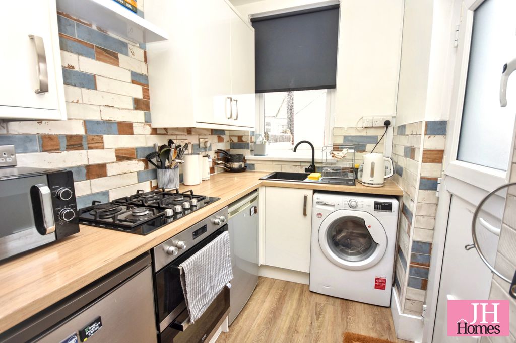 Property photo 3 of 16