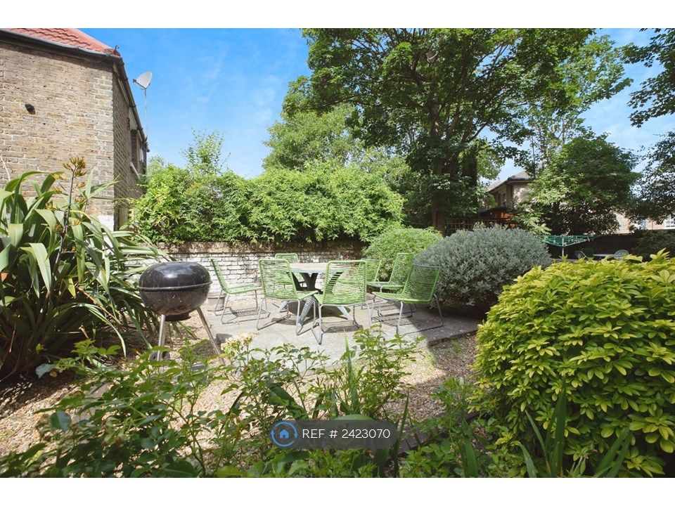Property photo 2 of 11 Garden