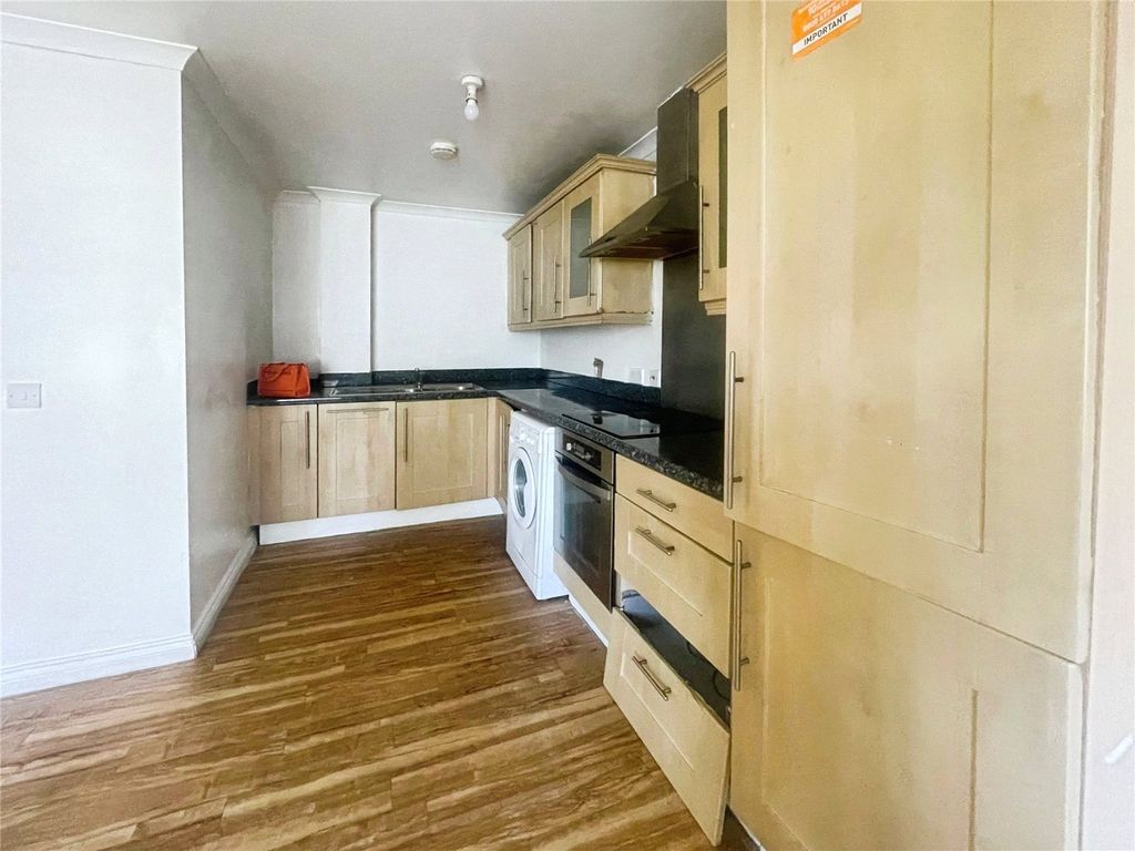 Property photo 3 of 8 Picture No. 12