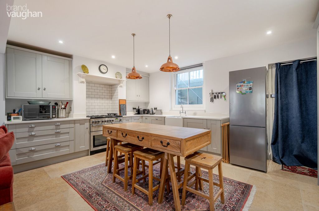 Property photo 3 of 18 8Ab603dc-Bd92-457...
