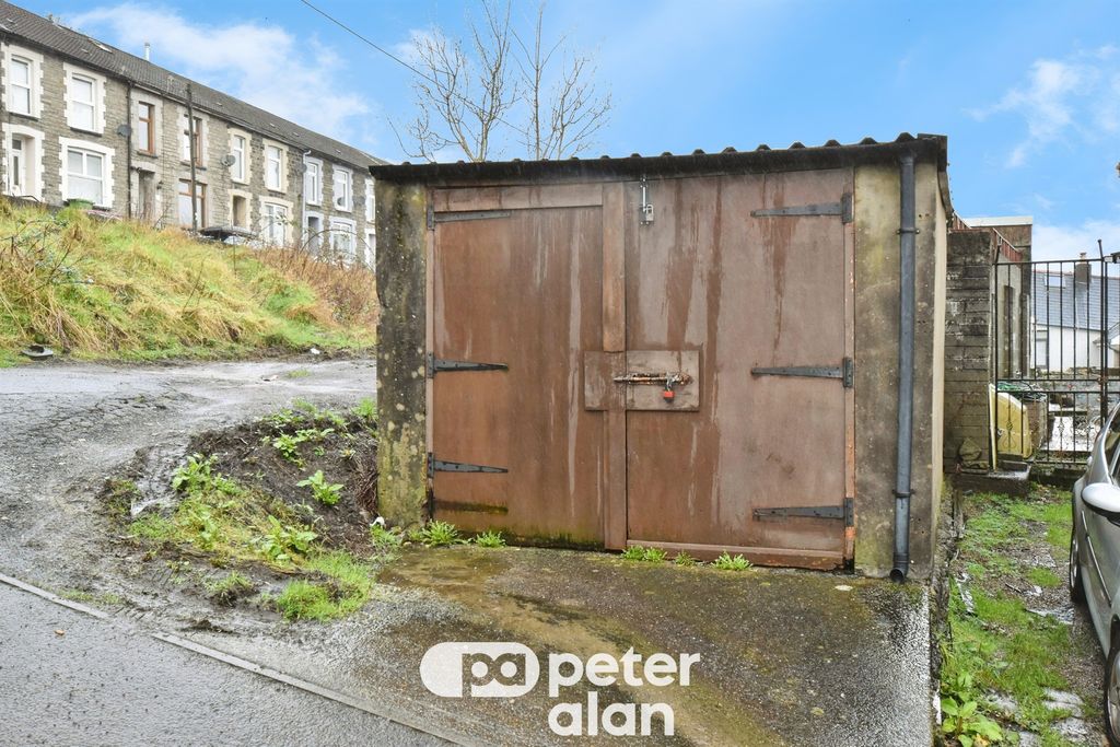 Property photo 2 of 21