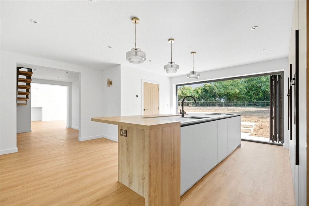 Property photo 2 of 43 Picture No. 16