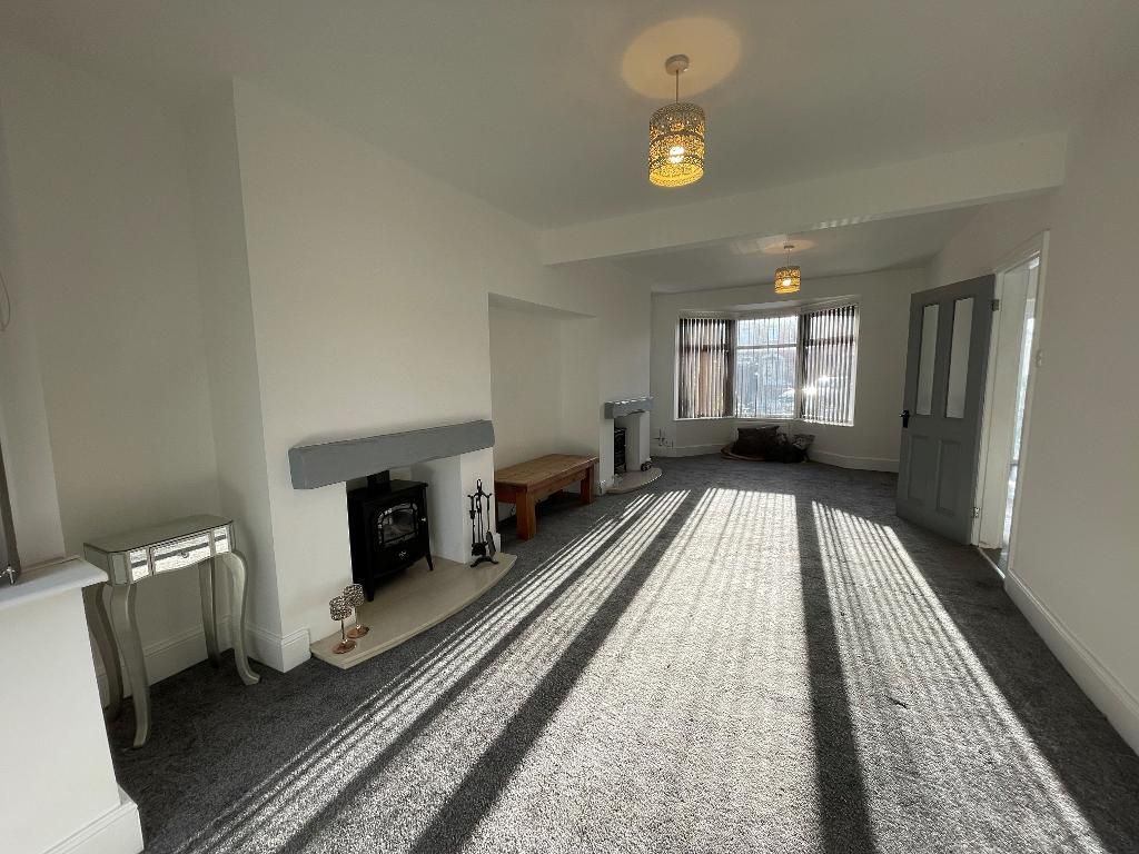 Property photo 2 of 14 Through Lounge