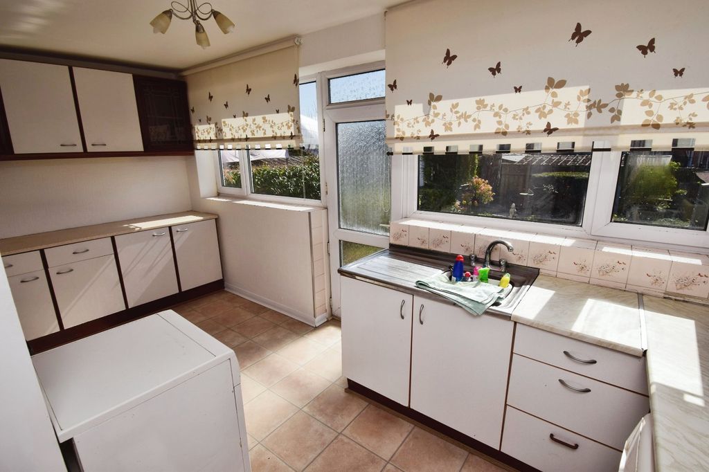 Property photo 3 of 20 Kitchen