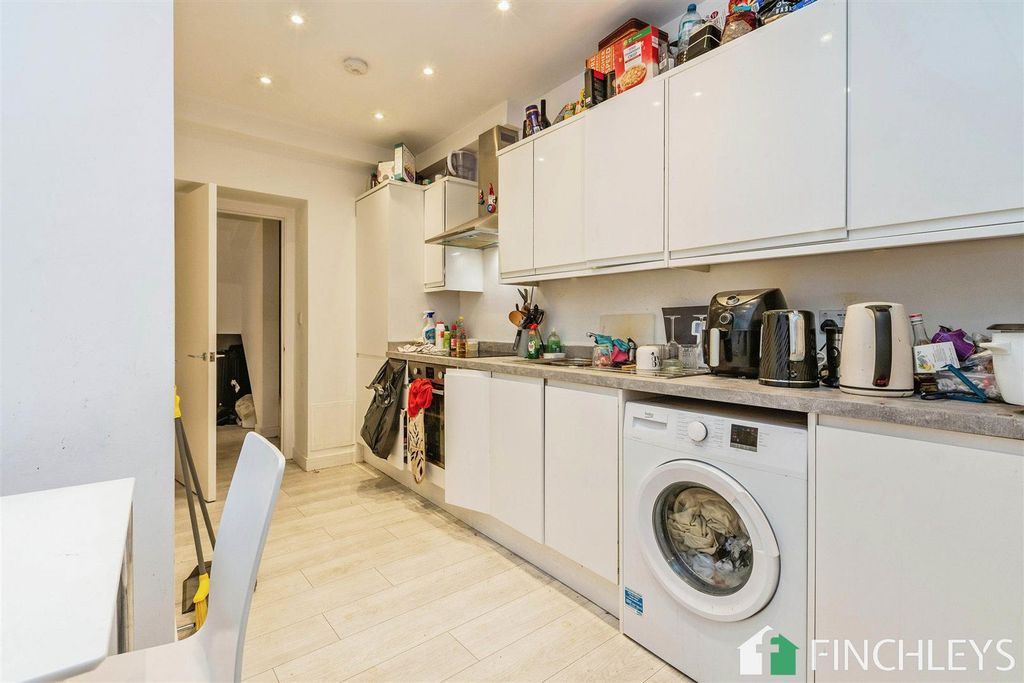 Property photo 2 of 10 Flat2262Regentsparkroadlondonn33Hn-17.Jpg