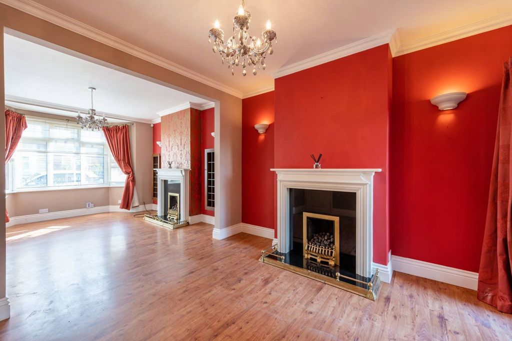 Property photo 3 of 13