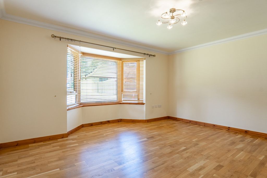 Property photo 2 of 31