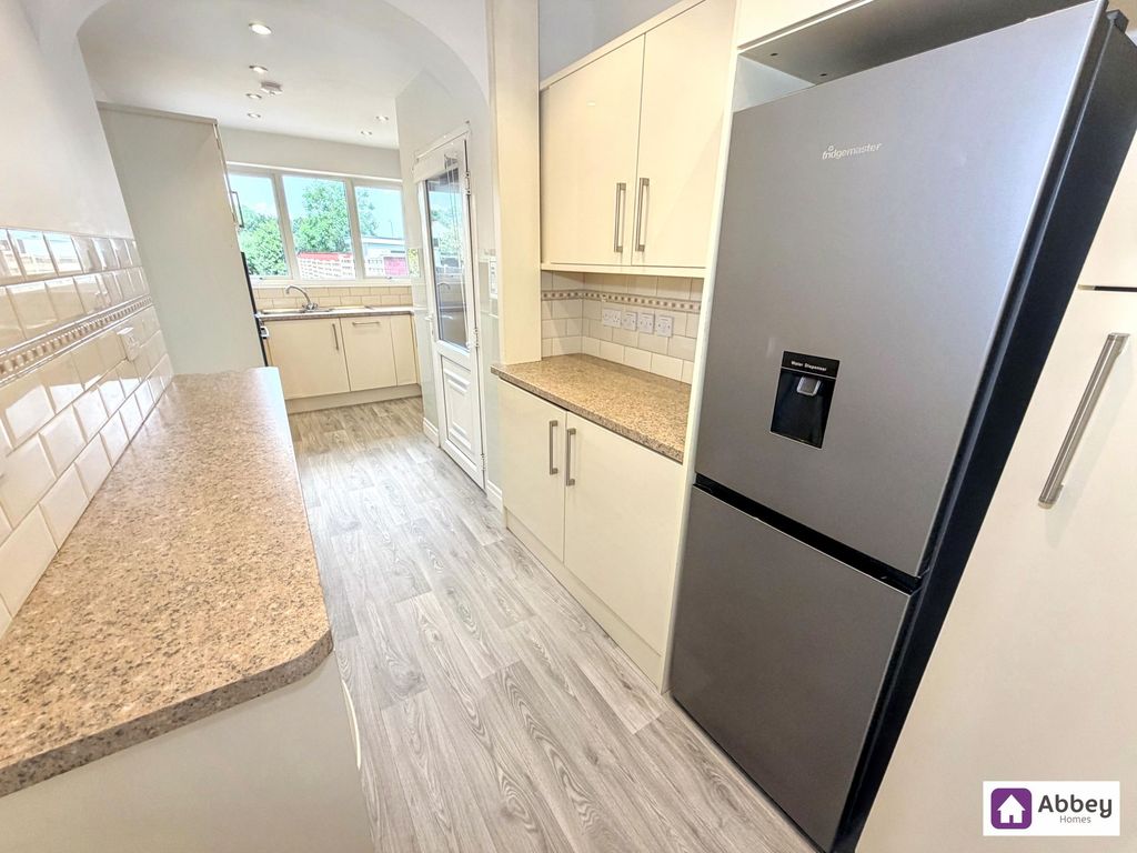 Property photo 1 of 17 Kitchen