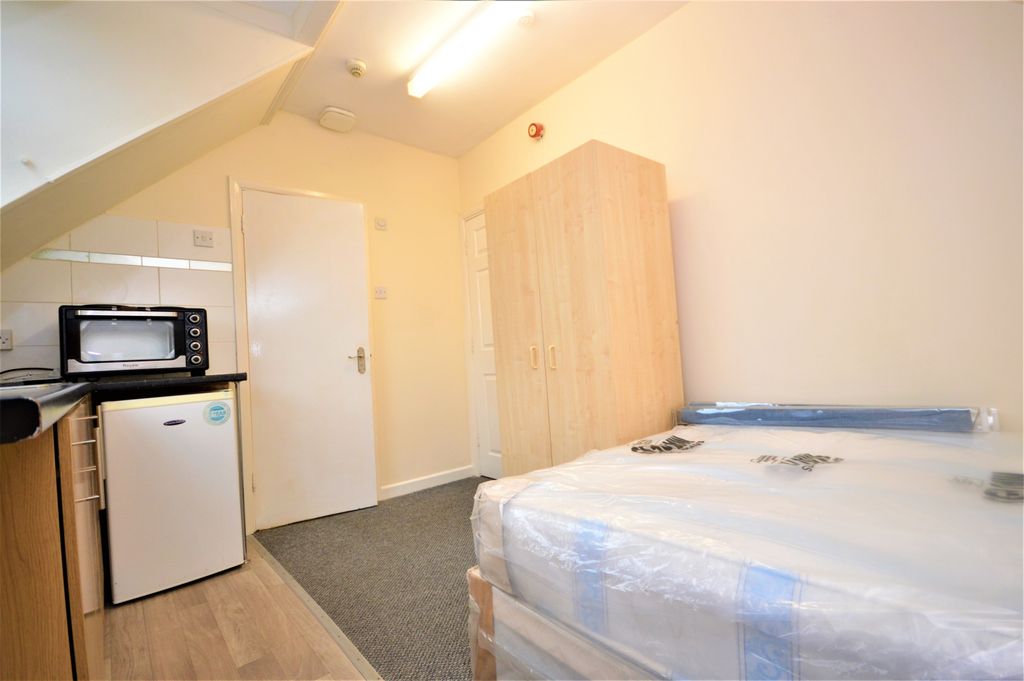 Property photo 3 of 4 Bed