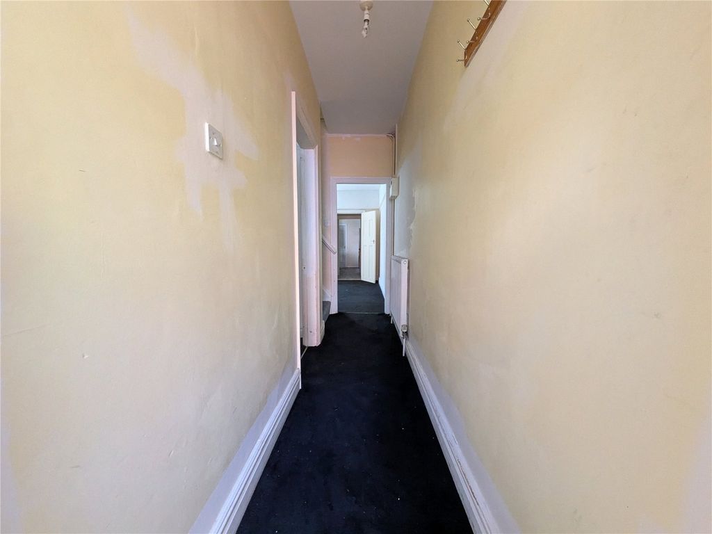 Property photo 3 of 13 Entrance Hall