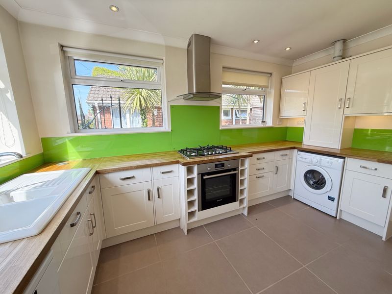 Property photo 3 of 11 Kitchen