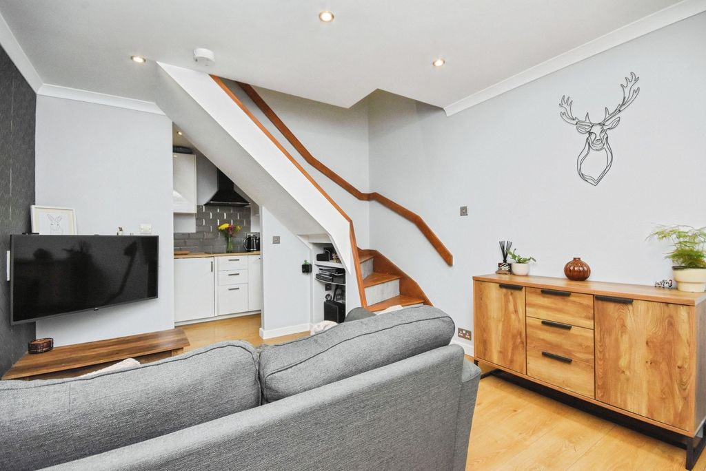 Property photo 3 of 19 Pbox-Img.Jpg