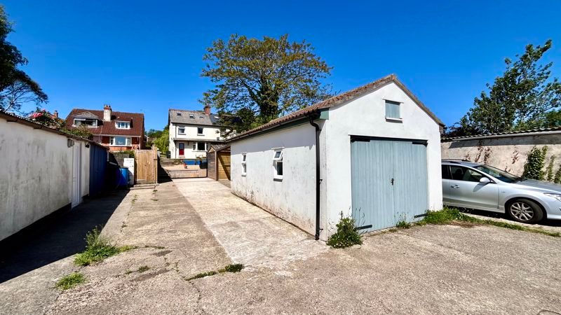 Property photo 2 of 26 Garage & Driveway