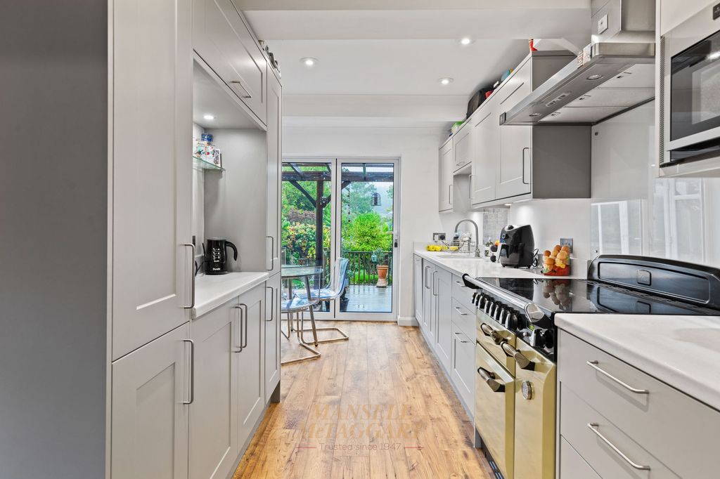 Property photo 3 of 24