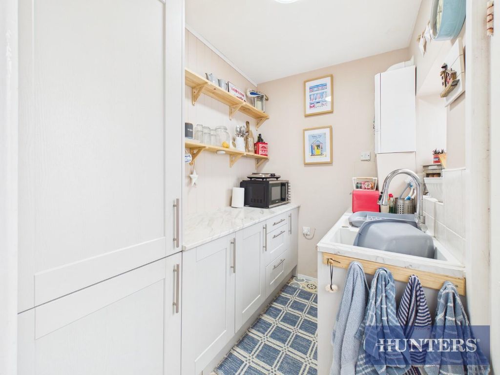 Property photo 3 of 9 Kitchen