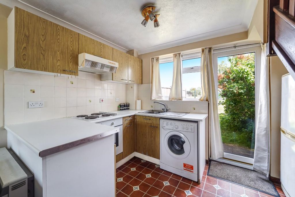 Property photo 3 of 15 Godwin Close