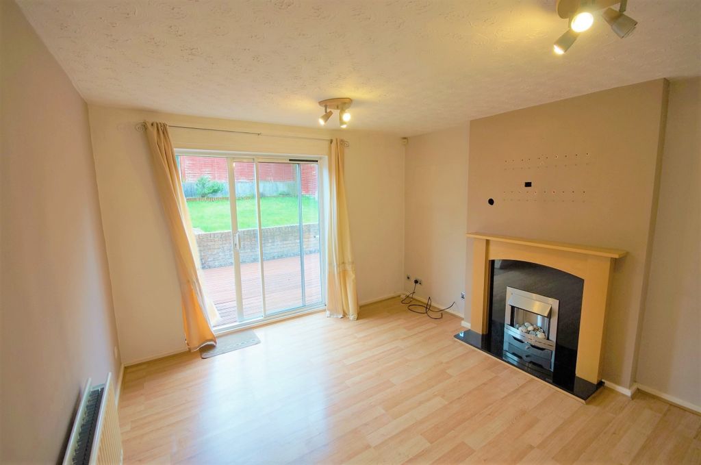 Property photo 2 of 8