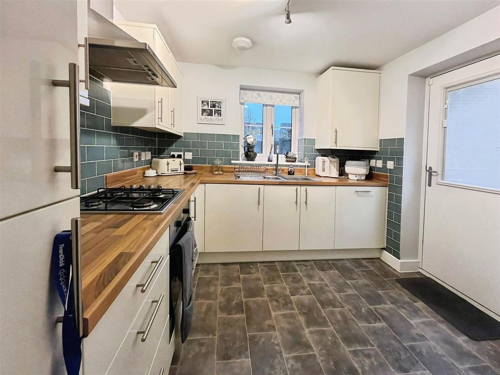 Property photo 3 of 19 38681008-Fd98Aff2-4830-4c5E-Bdeb-49A8E1Cebb73.Jpg